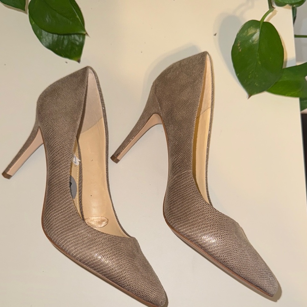 Elegant Jessica Simpson Tan Heels with Stiletto and Suede Finish